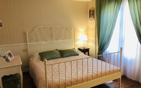 Villa Fusai: Mobilia, Letto, Camera, Camera Da Letto, Telaio Del Letto, Proprietà, Materasso, Prodotto, Tenda, Interior Design
