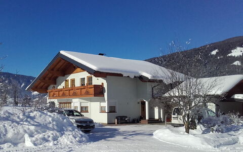 Radstadt 200: Cielo, Neve, Nube, Proprietà, Finestra, Costruzione, Casa, Pendenza, Montagna, Albero