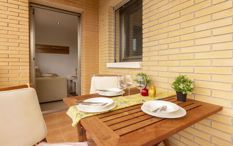 Mas de Clariana: Camera, Interior Design, Proprietà, Mobilia, Per Finestre, Tavolo, Costruzione, Parete, Casa, Finestra Trattamento