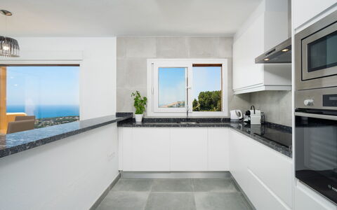 Miramar: Proprietà, Camera, Interior Design, Costruzione, Casa, Architettura, Soffitto, Pavimento, Mobilia, Casa