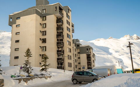 Tignes 336: Cielo, Costruzione, Auto, Ruota, Finestra, Neve, Veicolo, Street Luce, Quartiere