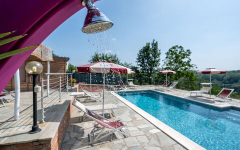 Bricco delle Rondini: Acqua, Cielo, Proprietà, Pianta, Piscina, Costruzione, Albero, Shade, Mobili Da Esterno, Tempo Libero