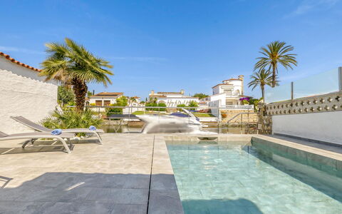 Sunset: Cielo, Acqua, Pianta, Costruzione, Albero, Piscina, Arecales, Tempo Libero, Mobili Da Esterno, Resort Citta '