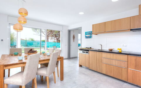 Almendro: Proprietà, Camera, Mobilia, Cucina, Cabinetry, Interior Design, Controsoffitto, Costruzione, Giallo, Turchese
