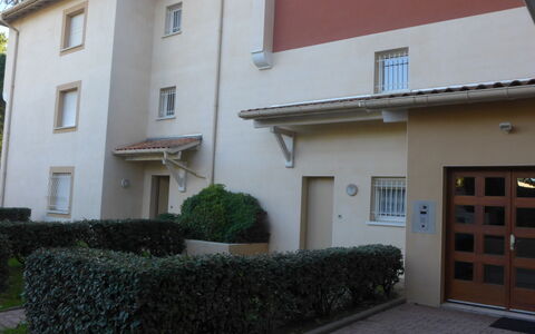Tassigny: Pianta, Costruzione, Finestra, Architettura, Casa, Zona Residenziale, Asfalto, Quartiere, Manto Stradale