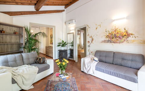 Villa Lavinia: Camera, Mobilia, Proprietà, Soggiorno, Interior Design, Costruzione, Soffitto, Parete, Immobiliare, Pavimento