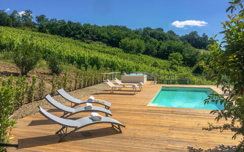 Villa Lavinia: Piscina, Proprietà, Paesaggio Naturale, Lettino, Casa, Mobili Da Esterno, Tempo Libero, Immobiliare, Estate, Vacanza