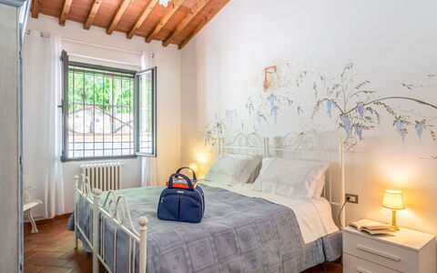 Villa Lavinia: Camera Da Letto, Letto, Mobilia, Camera, Proprietà, Interior Design, Telaio Del Letto, Pavimento, Lenzuolo, Parete