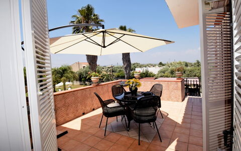 White Pool: Proprietà, Costruzione, Immobiliare, Casa, Camera, Terrazza, Appartamento, Shade, Mobilia, Casa