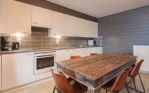 Bredene 310: Mobilia, Cabinetry, Proprietà, Controsoffitto, Legna, Cucina, Interior Design, Tavolo, Cucina Stufa, Pavimentazione