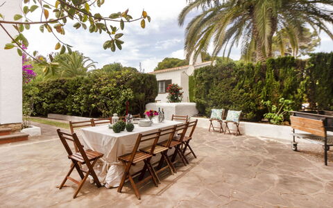 Villa Esplai: Proprietà, Costruzione, Mobilia, Immobiliare, Terrazza, Casa, Camera, Pavimento, Tavolo, Estate