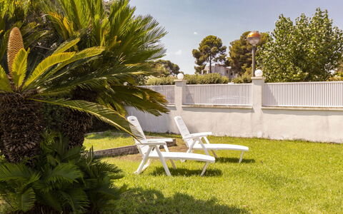 Villa Esplai: Proprietà, Albero, Erba, Backyard, Mobilia, Mobili Da Esterno, Prato, Giardino, Cortile, Casa