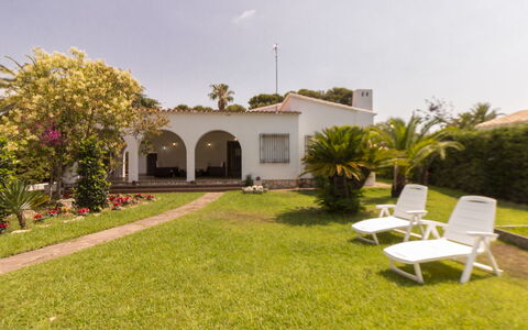 Villa Esplai: Proprietà, Casa, Casa, Costruzione, Immobiliare, Prato, Lotto, Erba, Backyard, Cortile
