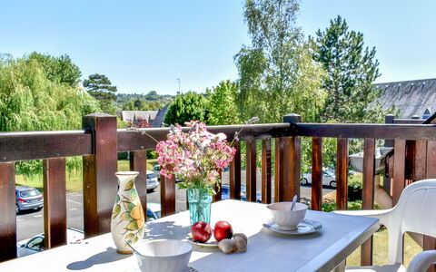 Les Chatelaines: Proprietà, Casa, Camera, Casa, Immobiliare, Tavolo, Deck, Terrazza, Costruzione, Mobilia