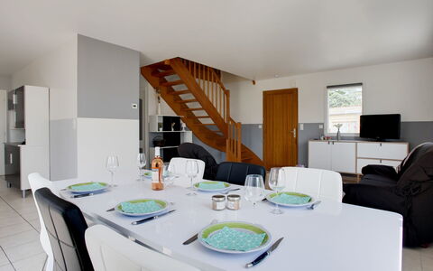 Maison de Kerfilly: Proprietà, Camera, Mobilia, Interior Design, Costruzione, Casa, Tavolo, Sala Da Pranzo, Immobiliare, Casa