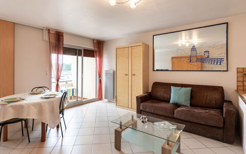 Capbreton 105: Tavolo, Mobilia, Cornice, Proprietà, Azzurro, Legna, Interior Design, Pavimento, Decorazione, Pavimentazione
