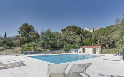 Kensington: Proprietà, Piscina, Casa, Cielo, Immobiliare, Casa, Vacanza, Costruzione, Montagna, Estate