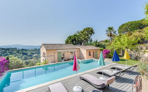 La Colle du Turc: Cielo, Pianta, Costruzione, Acqua, Piscina, Azzurro, Albero, Località Balneare, Mobili Da Esterno, Casa