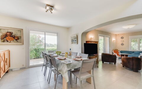 La Colle du Turc: Proprietà, Camera, Mobilia, Costruzione, Immobiliare, Interior Design, Soffitto, Pavimento, Sala Da Pranzo, Tavolo