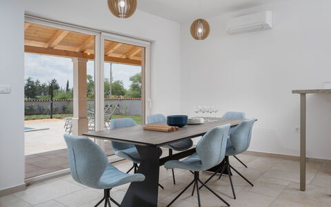 Flori: Proprietà, Camera, Mobilia, Immobiliare, Interior Design, Costruzione, Tavolo, Sala Da Pranzo, Casa, Pavimento