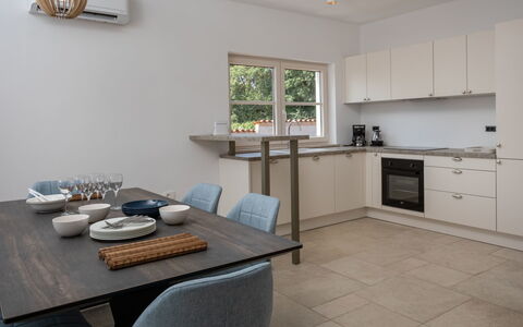 Flori: Camera, Proprietà, Mobilia, Controsoffitto, Cucina, Interior Design, Costruzione, Cabinetry, Pavimento, Immobiliare