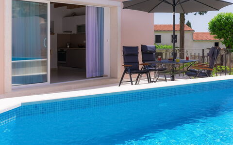 Mala Mare: Piscina, Proprietà, Costruzione, Tempo Libero, Immobiliare, Ricorrere, Casa, Centro Ricreativo, Villa, Piastrella