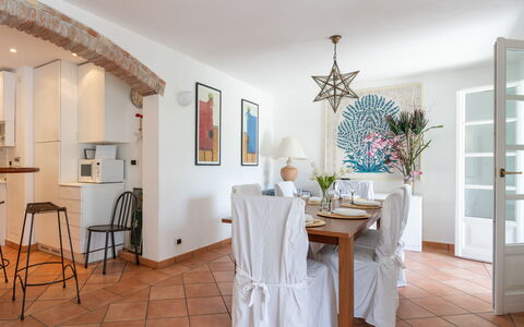 Villa Peiranze: Proprietà, Camera, Mobilia, Interior Design, Pavimento, Costruzione, Sala Da Pranzo, Soffitto, Casa, Immobiliare