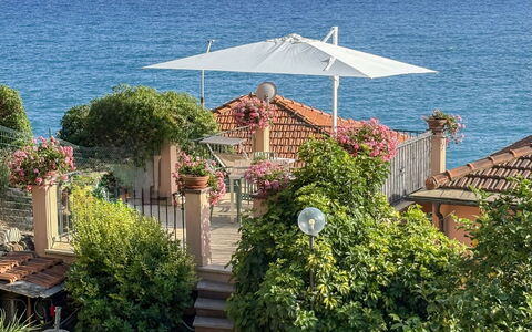 Terrazzo sul Mare: Blu, Mare, Ombrello, Estate, Vaso Di Fiori, Oceano, Costiera E Morfologie Oceanic, Shade, Costa