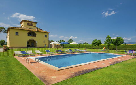 La Salciaia: Piscina, Proprietà, Immobiliare, Erba, Estate, Casa, Villa, Costruzione, Zona Residenziale, Tempo Libero