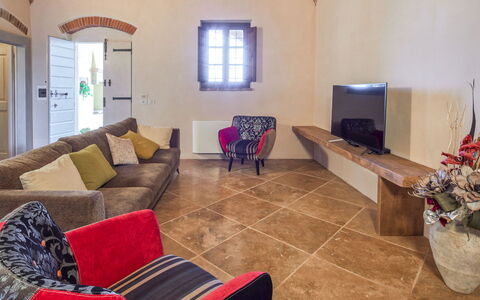 La Salciaia: Soggiorno, Camera, Proprietà, Mobilia, Interior Design, Immobiliare, Costruzione, Casa, Pavimento, Tavolo