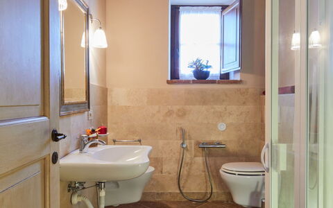 La Salciaia: Camera, Bagno, Proprietà, Costruzione, Pavimento, Soffitto, Casa, Interior Design, Architettura, Illuminazione Diurna