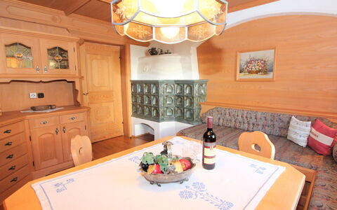 Sonnblick: Camera, Proprietà, Soffitto, Interior Design, Mobilia, Costruzione, Illuminazione, Sala Da Pranzo, Casa, Tavolo