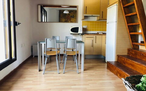 Bellevue: Pavimento, Camera, Proprietà, Costruzione, Interior Design, Mobilia, Pavimento In Legno, Latifoglie, Casa, Pavimentazione
