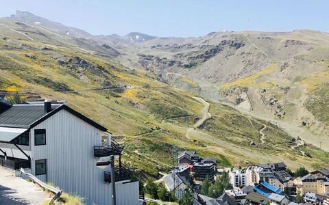 Bellevue: Cielo, Montagna, Ecoregione, Costruzione, Pendenza, Highland, Casa, Erba, Terreno