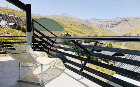Bellevue: Corrimano, Le Scale, Giallo, Guardrail, Proprietà, Architettura, Cielo, Immobiliare, Design, Albero
