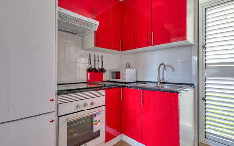 Albaranas: Cabinetry, Controsoffitto, Lavello, Cucina Stufa, Rubinetto, Lavandino Della Cucina, Cucina, Finestra Cieca, Legna, Elettrodomestico Da Cucina