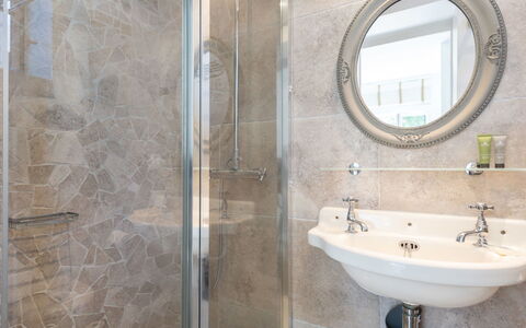 L'Abeille D'Or: Marrone, Specchio, Rubinetto, Lavello, Idraulico Fixture, Costruzione, Lavandino Del Bagno, Bagno