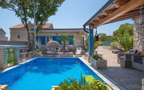 Lea Lana: Acqua, Pianta, Cielo, Proprietà, Piscina, Blu, Azzurro, Albero, Costruzione, Shade