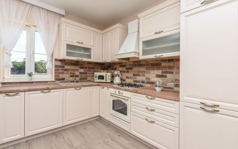 Imperia: Controsoffitto, Cabinetry, Mobilia, Costruzione, Rubinetto, Lavello, Cassetto, Cucina Stufa, Finestra, Cucina
