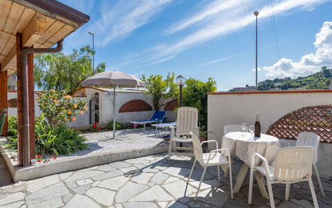 Villa Lamarmora: Proprietà, Immobiliare, Costruzione, Casa, Terrazza, Casa, Estate, Vacanza, Backyard, Zona Residenziale