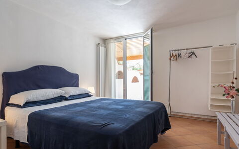 Villa Lamarmora: Camera Da Letto, Letto, Mobilia, Camera, Lenzuolo, Proprietà, Telaio Del Letto, Materasso, Bedding, Pavimento