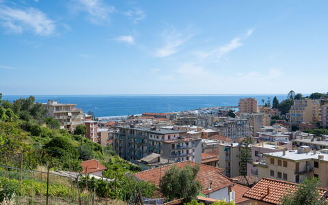 Villetta Laura: Cielo, Cittadina, Zona Urbana, Città, Giorno, Proprietà, Insediamento Umano, Quartiere, Area Metropolitana, Costruzione