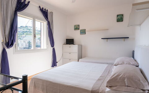 Villetta Laura: Camera Da Letto, Letto, Camera, Mobilia, Proprietà, Lenzuolo, Bedding, Telaio Del Letto, Materasso, Interior Design