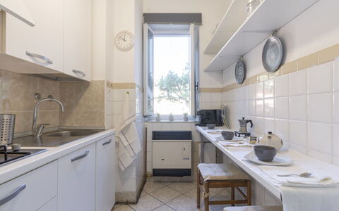 Imperatrice (Srm127): Rubinetto, Lavandino Della Cucina, Lavello, Cabinetry, Idraulico Fixture, Proprietà, Mobilia, Specchio, Costruzione, Controsoffitto