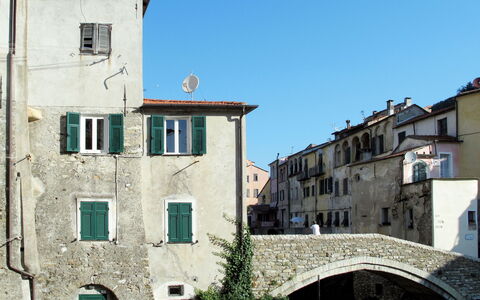 Ca' Du Mou (Dol102): Cielo, Costruzione, Finestra, Blu, Casa, Pianta, Zona Residenziale, Immobiliare, Urban Design