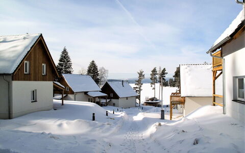 Lakeside Village 12: Nube, Cielo, Costruzione, Finestra, Neve, Casa, Pendenza, Albero, Villetta, Congelamento
