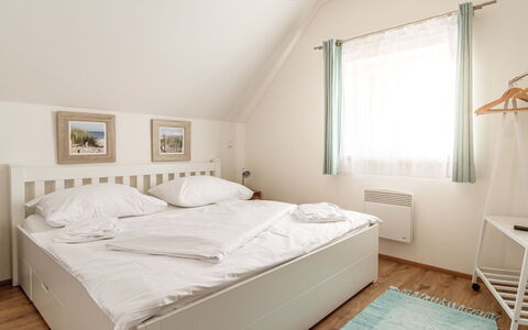 Lakeside Village 4 (+ Sauna): Mobilia, Finestra, Azzurro, Comfort, Costruzione, Legna, Illuminazione, Telaio Del Letto, Pavimento