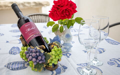San Martino Ii: Fiore, Pianta, Tavolo, Bicchieri, Tavola, Bottiglia, Stemware, Vino, Bicchiere Di Vino, Bottiglia Di Vetro