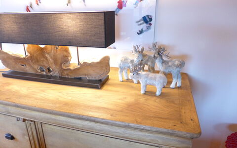Crans-Montana 643: Camera, Mobilia, Tavolo, Legna, Interior Design, Cassettiera, Color Legno, Fawn, Latifoglie, Credenza