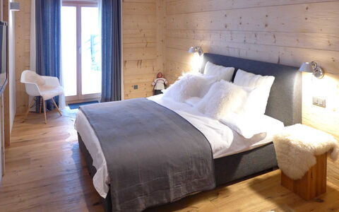 Crans-Montana 643: Camera Da Letto, Letto, Mobilia, Camera, Proprietà, Telaio Del Letto, Lenzuolo, Interior Design, Bedding, Pavimento